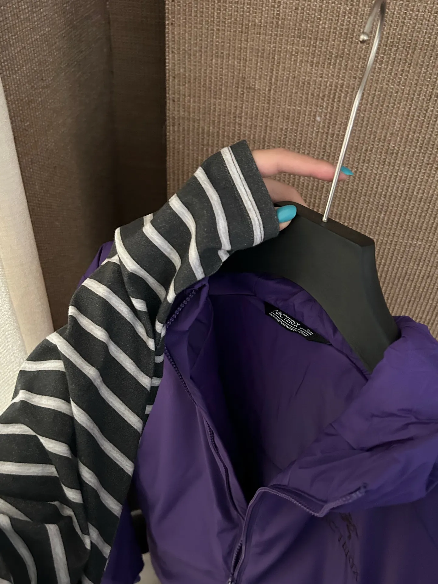 【Arcteryx Atom Hoody 】 : Arcteryx， ， ， 。 ， ， 。 ，Arcteryx ， 。Quality、 ， 。 ， + : ✅ 100% ，Tyono 30 ， ， ✅ ， Wear-Resistant Breathable ✅ ， ， ✅ ， ， ， ✅ 、 ， ， ✅ logo ， ✅ YKK， ✅ ：Coreloft TM Continuous 65 ， ✅（65g/m 2) : ，Breathable ，ATOM Coreloft TM Continuous ， ， ， ， Wear-Resistant ， ， ， 。